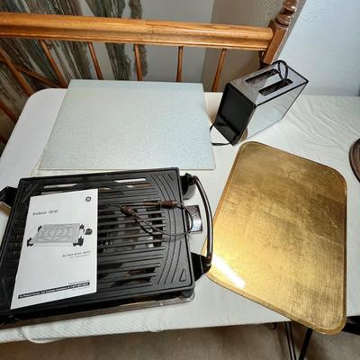 Lot 381 Grill, toaster, & cutting boards