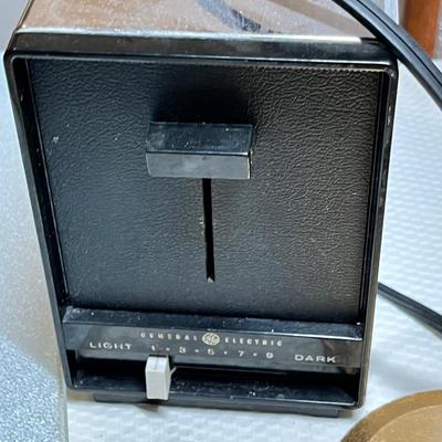 Lot 381 Grill, toaster, & cutting boards