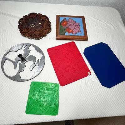 Lot 390 Trivets & other