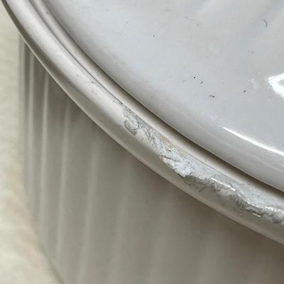 Lot 404 White cook ware