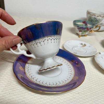 Lot 412 Decorative Cups & Saucers