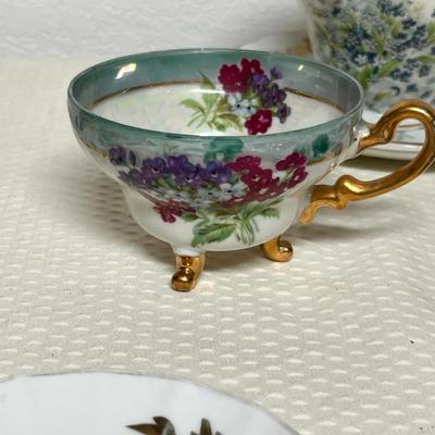 Lot 412 Decorative Cups & Saucers
