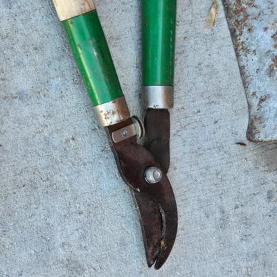 Garden & Yard Tool Assortment – Shovels, Pruners & Hand Saw