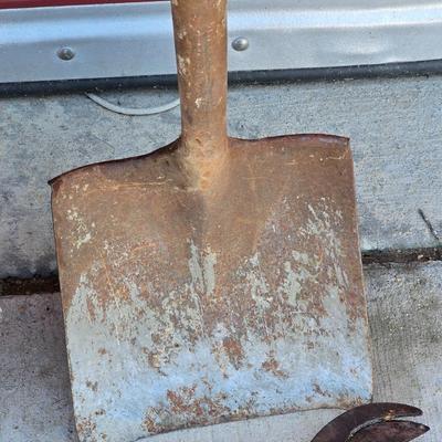 Garden & Yard Tool Assortment – Shovels, Pruners & Hand Saw