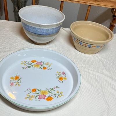 Lot 428 Pottery serving ware