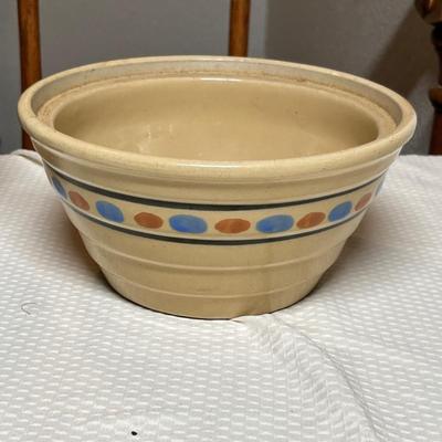 Lot 428 Pottery serving ware