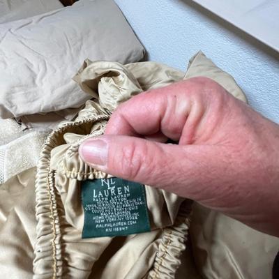 Lot 435 Tan sheets & towels