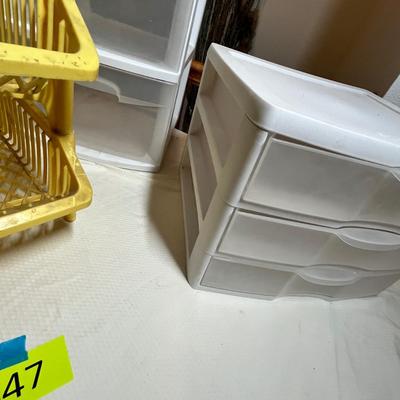 Lot 447 Plastic storage