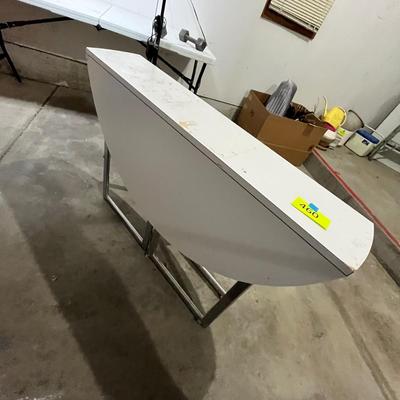Lot 460 Gate leg table