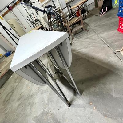 Lot 460 Gate leg table