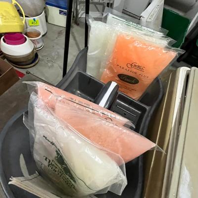 Lot 473 Hot wax foot care