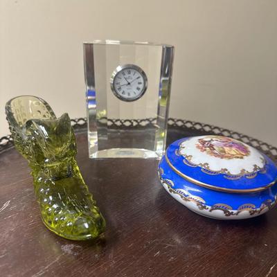 Lot with Crystal Badash clock