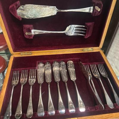 Fish cutlery set