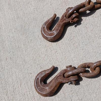 Heavy-Duty Tow Chain with Hooks – Approx. 14 ft