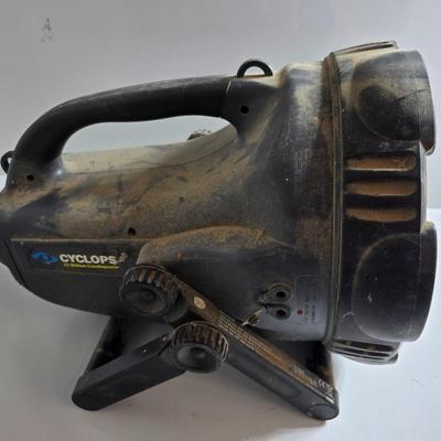Cyclops Rechargeable Spotlight – Heavy-Duty Utility Light