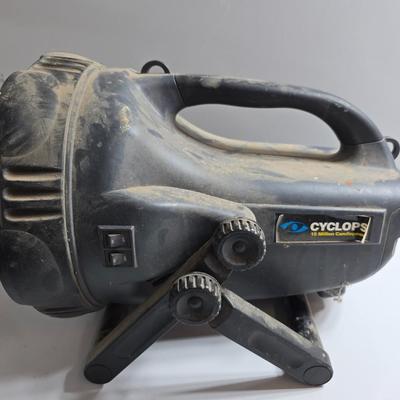 Cyclops Rechargeable Spotlight – Heavy-Duty Utility Light