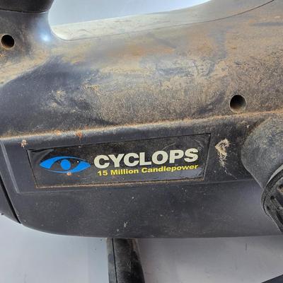 Cyclops Rechargeable Spotlight – Heavy-Duty Utility Light