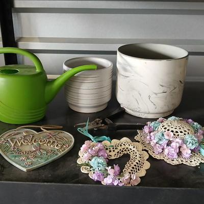 Garden Décor & Planter Lot – Watering Can, Pots, Welcome Sign & More
