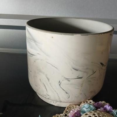 Garden Décor & Planter Lot – Watering Can, Pots, Welcome Sign & More