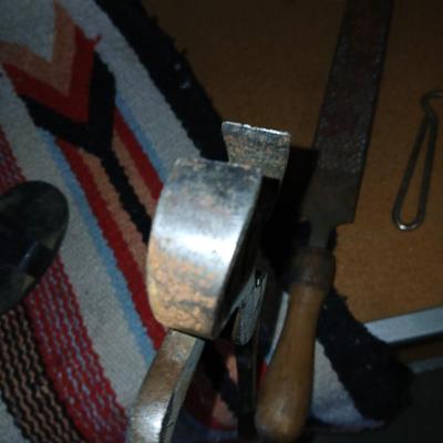 Equine & Livestock Grooming & Hoof Tool Lot – Combs, Files, Curry Brushes