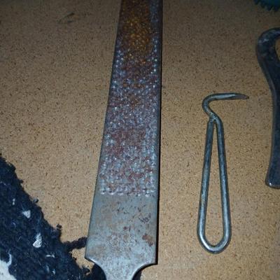 Equine & Livestock Grooming & Hoof Tool Lot – Combs, Files, Curry Brushes