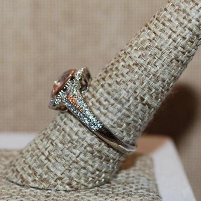 Size 9 Marked .925 Rounded Square CHAMPAGNE Colored Main Stone Ring with Clear Stone Surround & Sides on a Silver Band (4.1g)