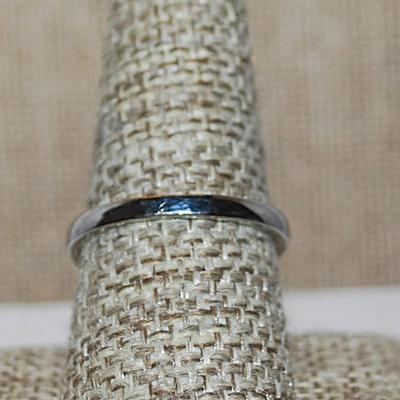 Size 9 Marked .925 Rounded Square CHAMPAGNE Colored Main Stone Ring with Clear Stone Surround & Sides on a Silver Band (4.1g)