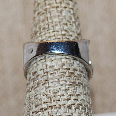 Size 6½ Marked .925 Large BLUE Marquise Cut Stone Ring with "Branch & Leaves" Side Accents on a Silver Band (5.6g)