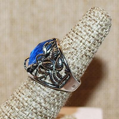 Size 6½ Marked .925 Large BLUE Marquise Cut Stone Ring with "Branch & Leaves" Side Accents on a Silver Band (5.6g)