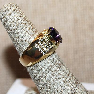Size 6 Marked .925 Deep PURPLE Oval Stone 4 Prong Ring with 8 Rows of Vertical Side Accents on a Silver Gold Band 6.2g)