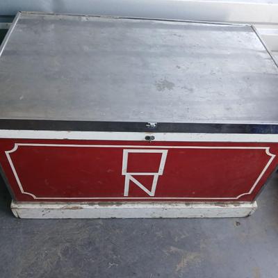 Ranch /Show Storage Chest with Metal Top
