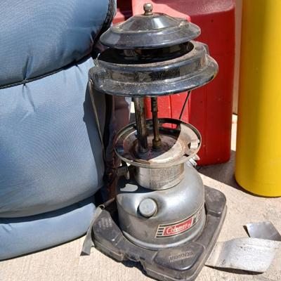 Coleman Camping Gear Lot – Lanterns & Sleeping Bag