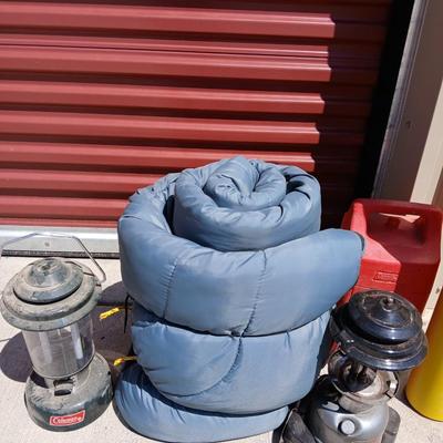 Coleman Camping Gear Lot – Lanterns & Sleeping Bag