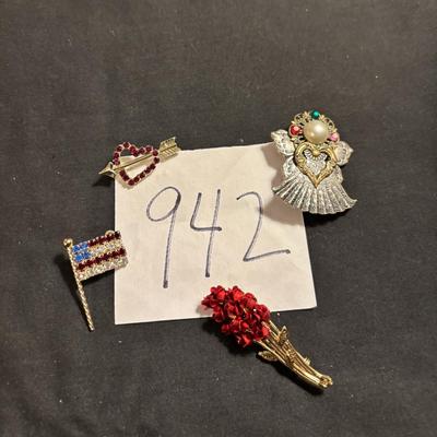 Brooch Lot