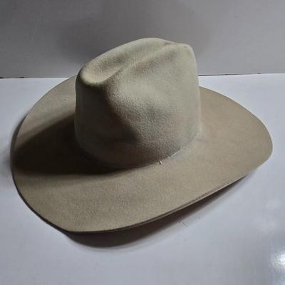 Vintage Felt Cowboy Hats – Set of 3 Western Classics