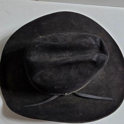 Vintage Felt Cowboy Hats – Set of 3 Western Classics