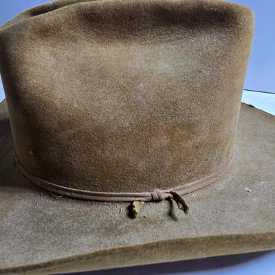 Vintage Felt Cowboy Hats – Set of 3 Western Classics