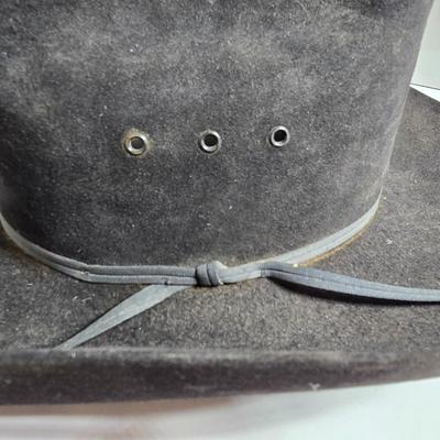 Vintage Felt Cowboy Hats – Set of 3 Western Classics