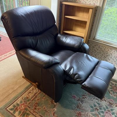 La-Z-Boy Leather Recliner (PBN-BM)