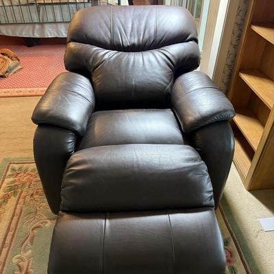 La-Z-Boy Leather Recliner (PBN-BM)