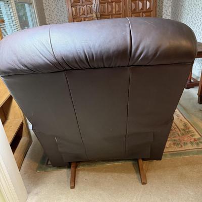 La-Z-Boy Leather Recliner (PBN-BM)