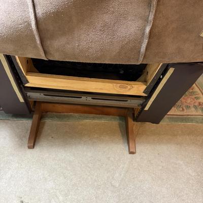 La-Z-Boy Leather Recliner (PBN-BM)
