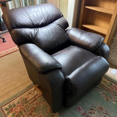 La-Z-Boy Leather Recliner (PBN-BM)