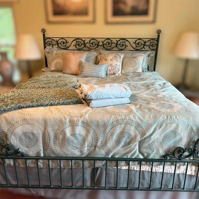 King Size Comforter Set With Matching Pillows (PB-BM)