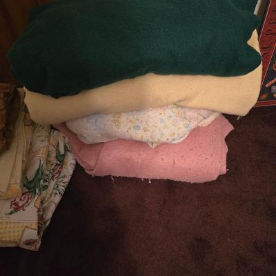 4 full size blankets