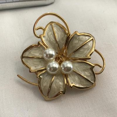 Beautiful Enamel Pearl Brooch