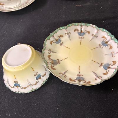 Unmarked teacup & Saucer