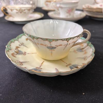 Unmarked teacup & Saucer