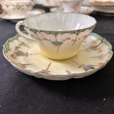 Unmarked teacup & Saucer