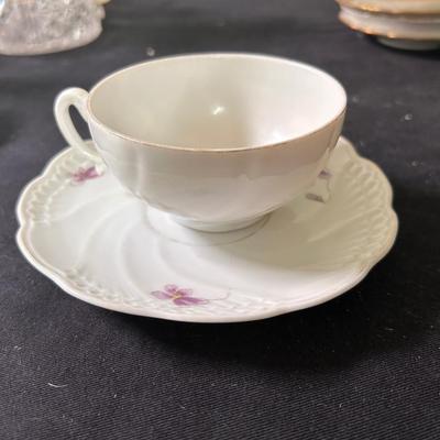 Unmarked teacup & saucer